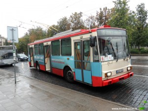 6 maršruto troleibusas (važiavęs 15 maršruto trasa) ne tik su švieslente, bet ir su 3 trafaretais