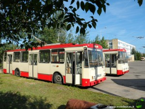 Du parduodami troleibusai - BNA 487 ir BNA 569 