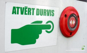 Ryga. Durų atidarymo mygtukas